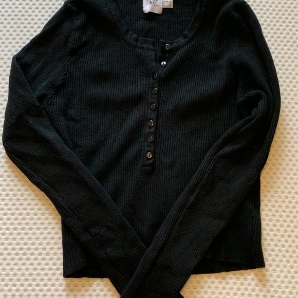 Princess Polly Tops - Princess Polly Black Long Sleeve Crop Top Sweater Size 6